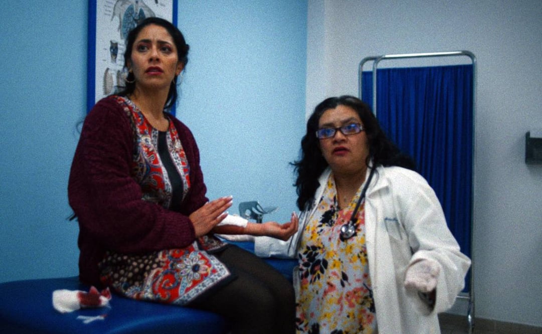 "Farmacias" es protagonizada por Carmen Ramos, contando con un elenco integrado entre otros por Tsaya Esquivel, Luis Fenando Záarte y Yael Albores. Se filmó en un consultorio-farmacia real de una cadena ubicada en el Estado de México. Cortesía CCC