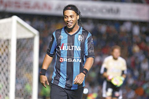 Gallos en la playa, de pretemporada