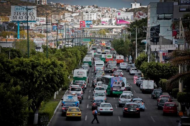 Diputado propone sanciones para autos que no verifiquen