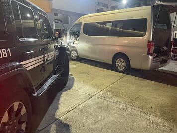 Rescatan a migrantes en San Juan del Río; viajaban a bordo de una camioneta 