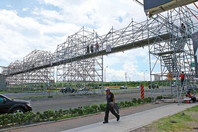 “Papeleo” retrasa puente peatonal