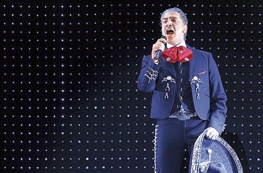 Alejandro Fernández reaparece en el escenario