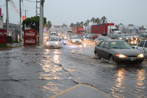 Caos y desperfectos menores por lluvia