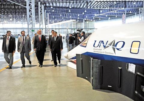 La UNAQ egresa 90 TSU