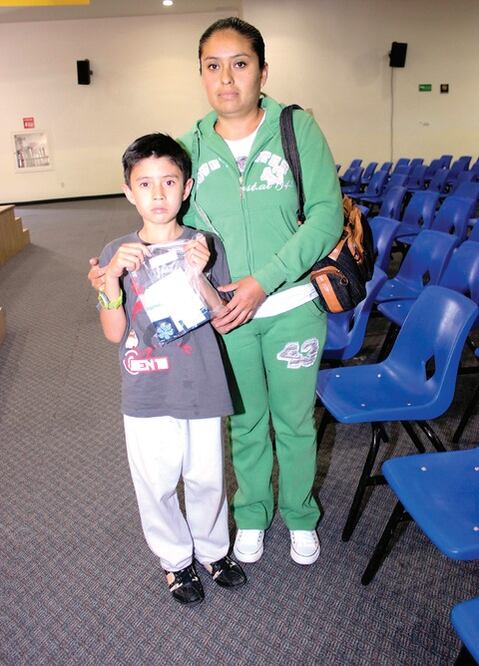 Dona DIF estatal 183 aparatos auditivos