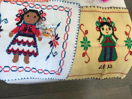 Muñequitas, artesanos mantienen su arte a la vanguardia 