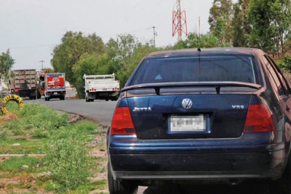 Delincuentes huyen tras robar agencia automotriz