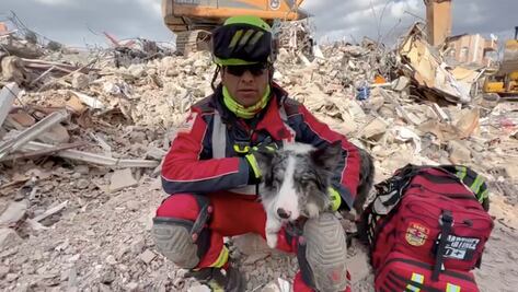 Balam y Edgar Martínez ya rescataron a una persona con vida en Turquía