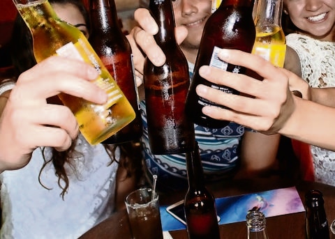 Consumen alcohol 1 de cada 7 menores