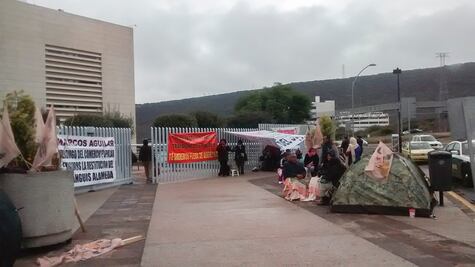 Locatarios hacen un plantón en Centro Cívico