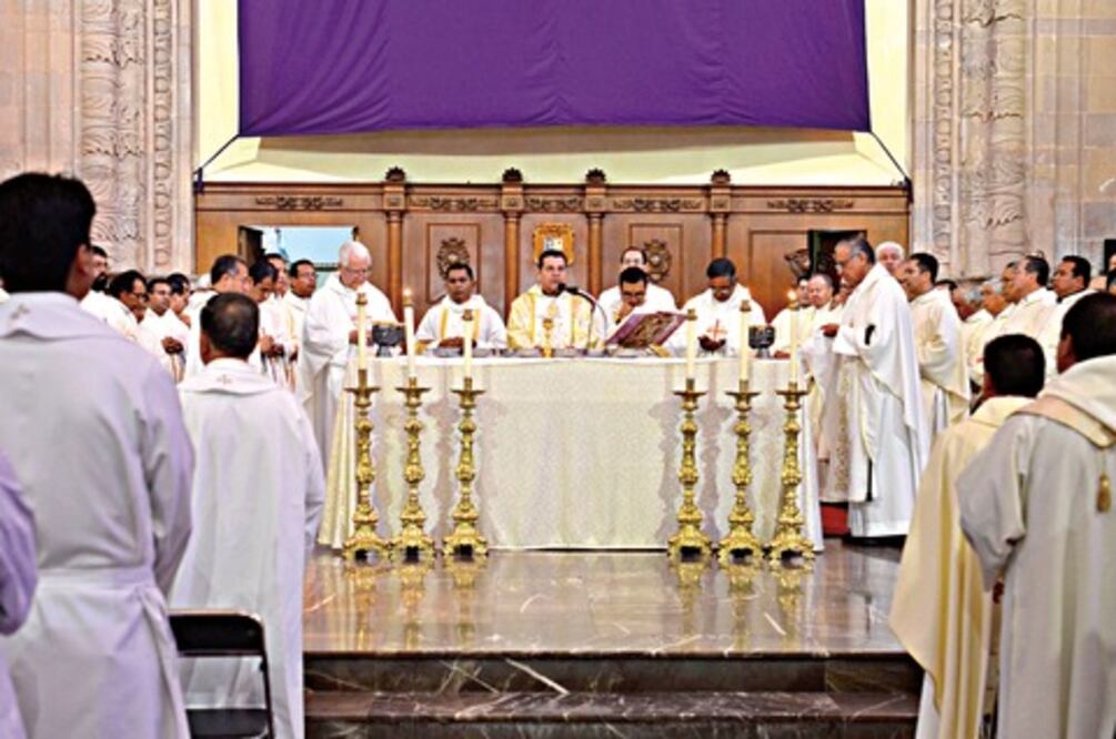 Obispo invita a clérigos a renovar fe 