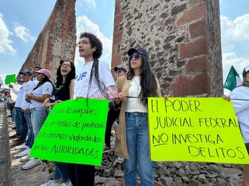 Se manifiestan en los Arcos contra la reforma judicial