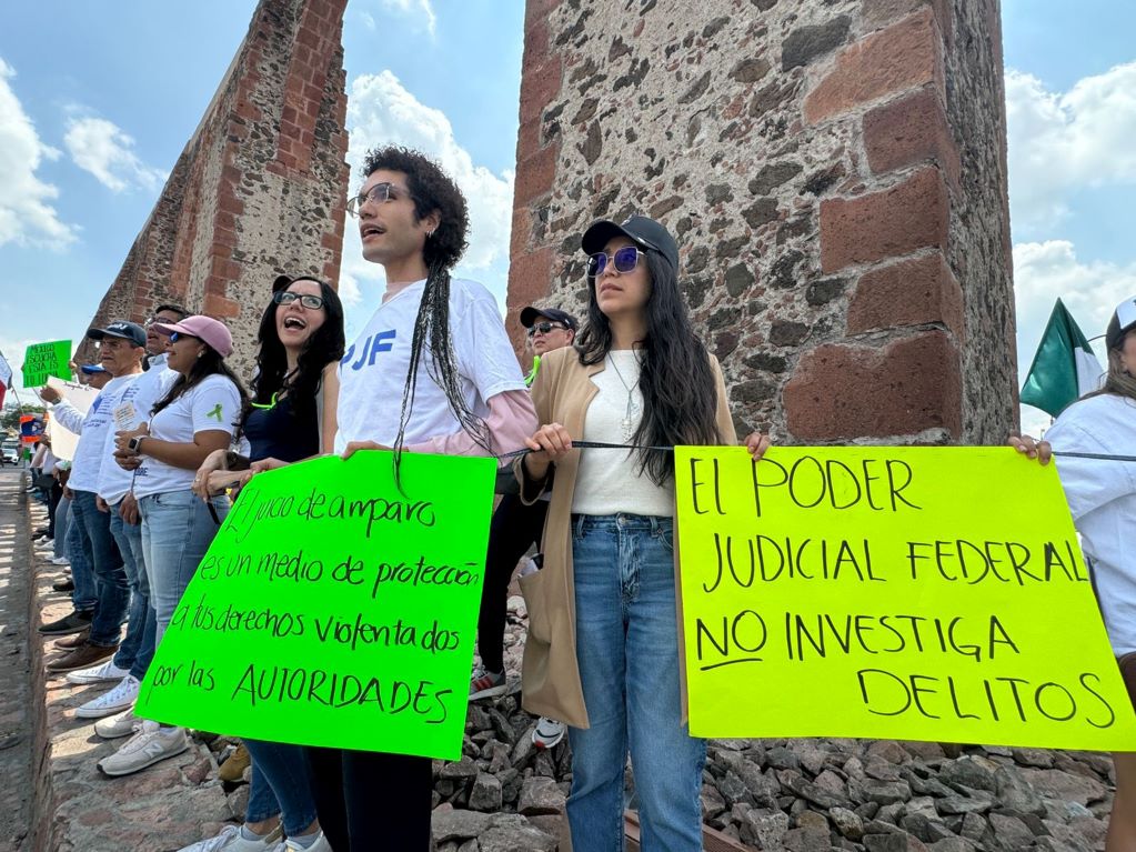 Se manifiestan en los Arcos contra la reforma judicial