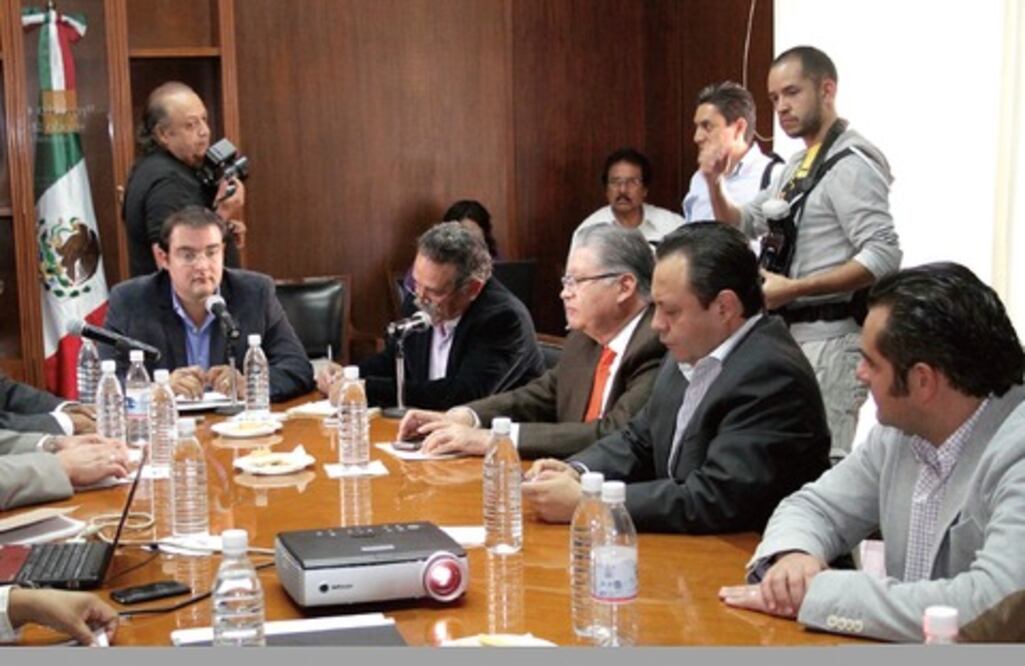 Miguel Nava demanda a Vega