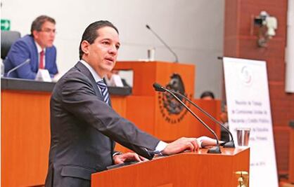 Respalda senadora a Francisco Domínguez  