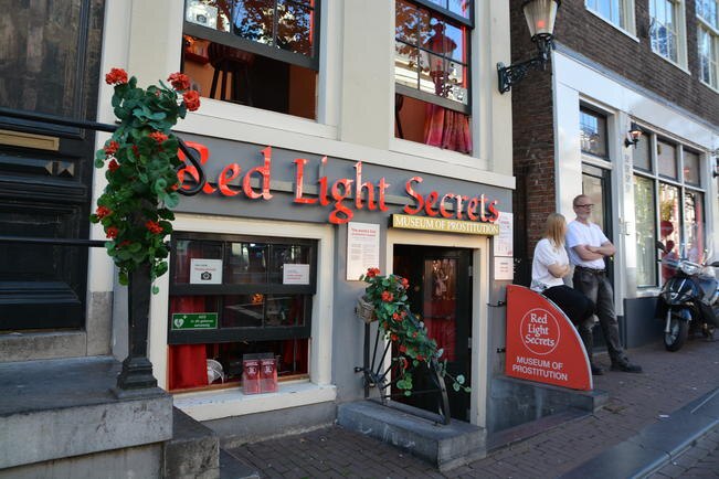 Las ventanas. La historia del Barrio Rojo