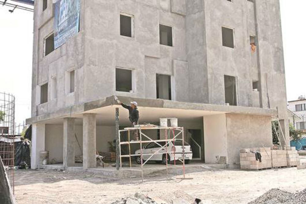 Poco auge, construcciones