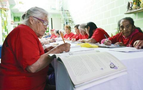 Va INEA contra rezago educativo