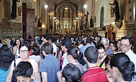 Queretanos realizan visita de las 7 casas
