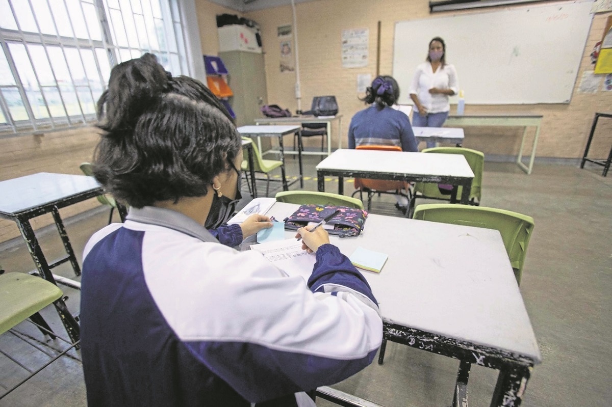 Concluye horario invernal en escuelas públicas de Querétaro
