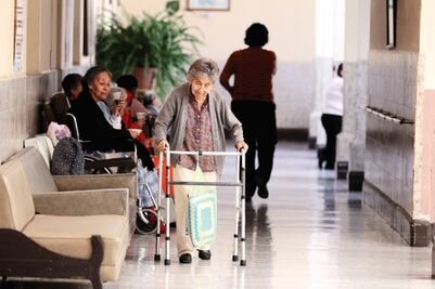 Llevan 101 años cuidando  abuelitos