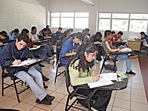 Conmemora UTSJR simposio 