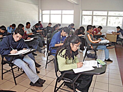 Conmemora UTSJR simposio