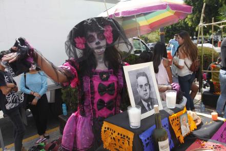 Los altares, tradición que busca seguir en la memoria de la gente   
