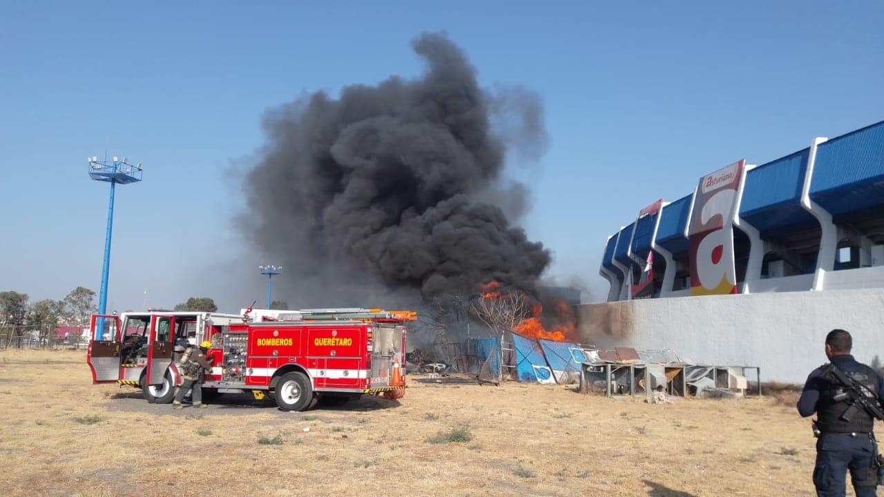 Se registró un incendio en la entrada sur del estadio Corregidora