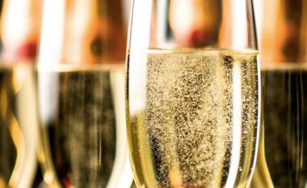La singular reacción química que hace que el champán tenga burbujas