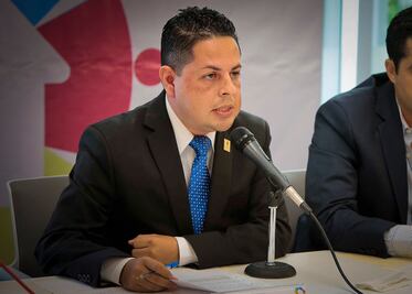 “He sido muy tolerante con los gays”, dice Íñiguez