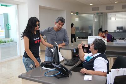 "Todos los trámites son gratuitos y personales": IMSS