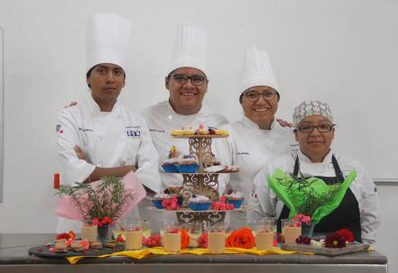¡Delicias para el paladar! Presentan muestra de postres en la UAQ 