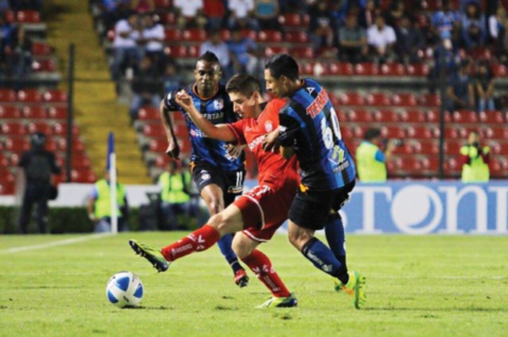 Gallos Blancos se salva del sótano