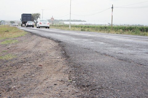 Buscan recursos para arreglar carretera 400