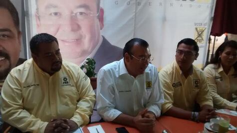 Desmienten desbandada perredista