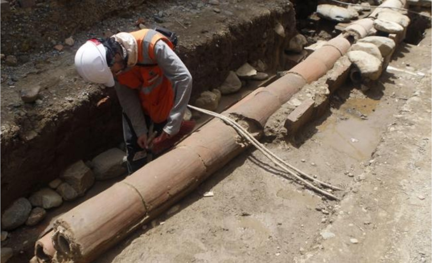 Hallan acueducto del siglo XIX construido en Medellín