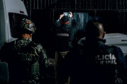 Tres personas pierden la vida tras caer en un barranco durante cateo en bar de Querétaro