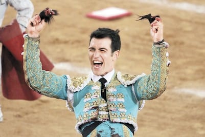 Arturo Macías: dos orejas, valor y torería