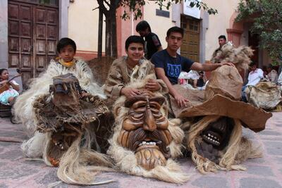 ¡Viejitos muestran lo bien que bailan!