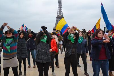 ”Un violador en tu camino” sonó en la plaza Trocadero
