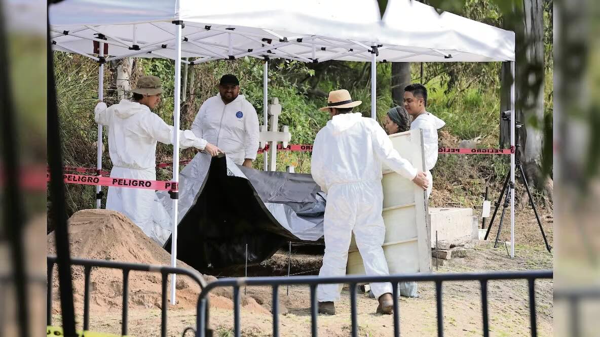 A identificación, restos exhumados del Panteón Dolores, en CDMX