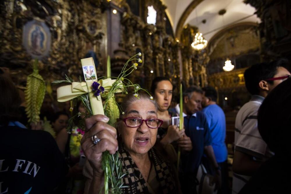 Cientos de fieles acudieron a las iglesias y  acompañaron al obispo Faustino Armendáriz al  inicio de  las celebraciones de la Semana Santa en la capital del estado