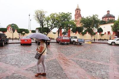 Desalojan 61 personas por lluvia en Jalpan