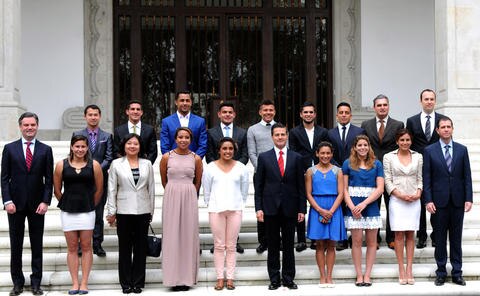 Peña se reúne con clavadistas