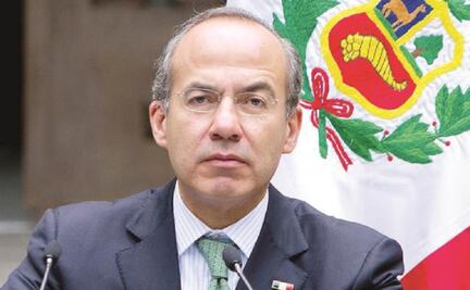 "Debe retirarse la invitación al dictador", exige Calderón