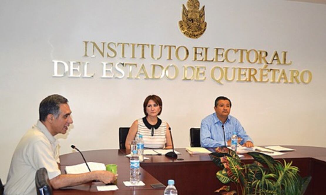 Destaca consejero solidez de democracia