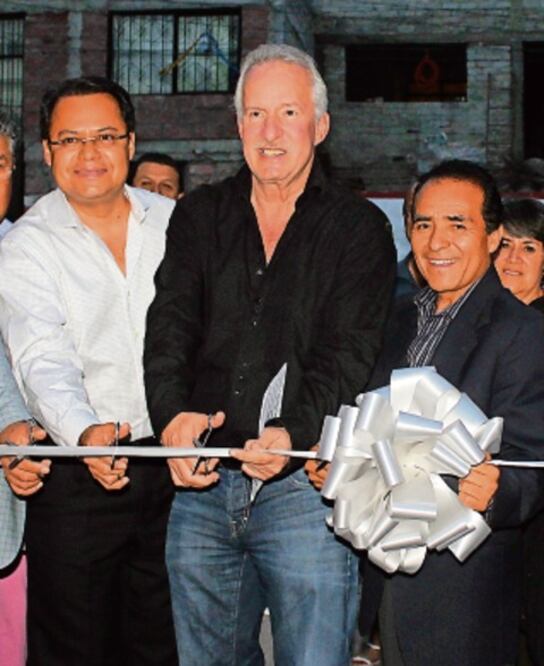 Entregan una plaza deportiva en La Cañada