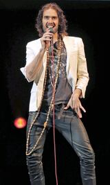 Russell Brand gana demanda a diario