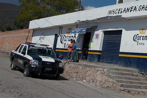 Consignados 7 sujetos por intento de robo